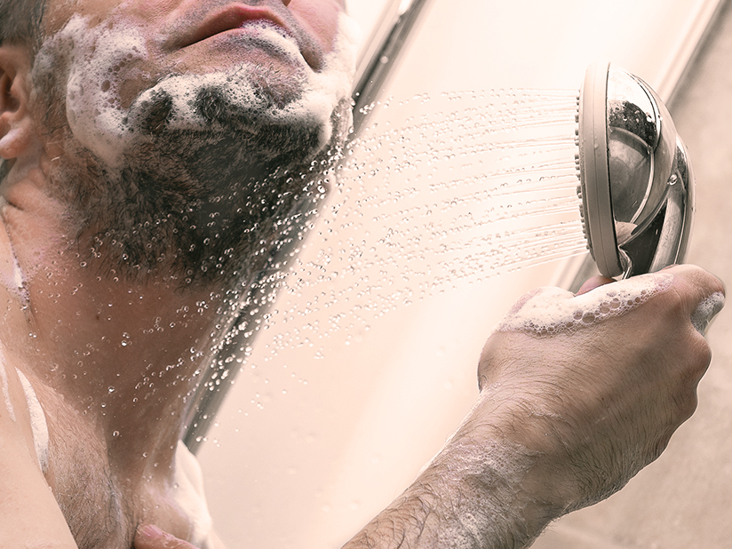 Erfrischende Sommer-Dusche mit Sparduschkopf